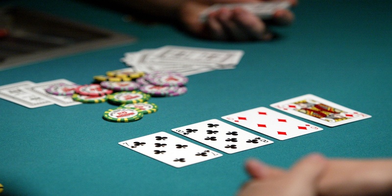 Các lợi ích khi chơi tại các nhà cái poker uy tín